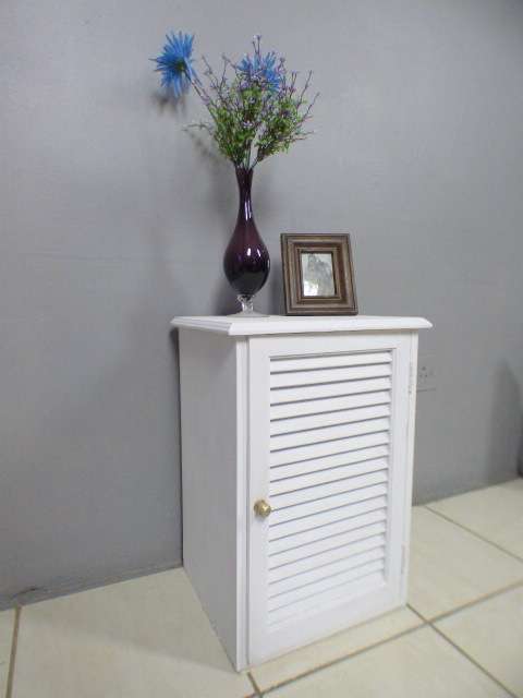 A stylish painted white pedestal w/ slatted door & large shelved cupboard. Lovely in all rooms!!