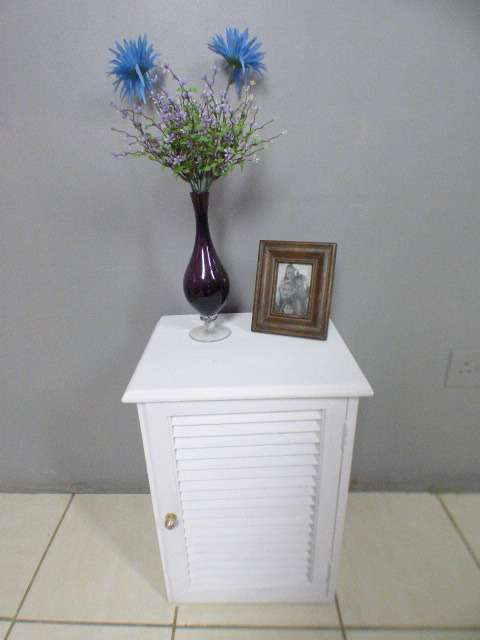 A stylish painted white pedestal w/ slatted door & large shelved cupboard. Lovely in all rooms!!