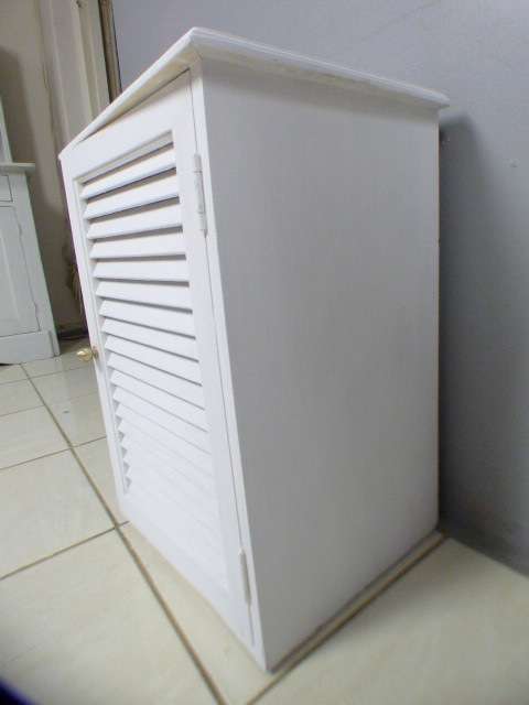 A stylish painted white pedestal w/ slatted door & large shelved cupboard. Lovely in all rooms!!