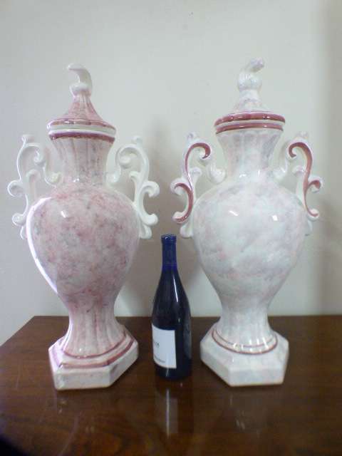 2 marvellous (x-large) lidded porcelain urn vases. Stunning in your home/office/reception! Bid/vase