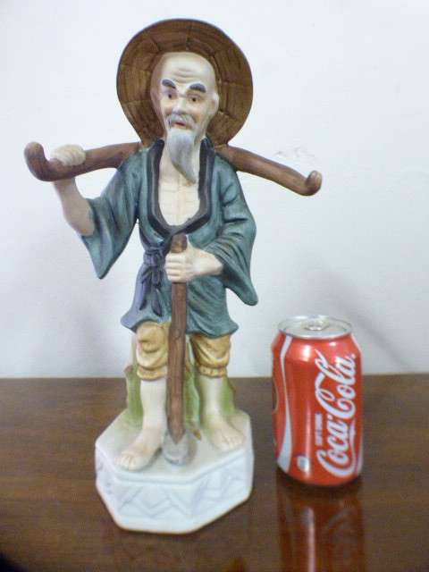 A lovely (large) ornamental ceramic display figurine of an elderly man in good condition!! RS17Sale