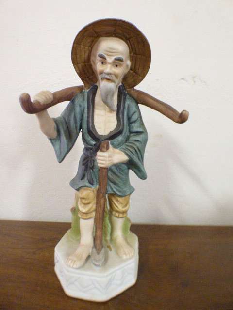 A lovely (large) ornamental ceramic display figurine of an elderly man in good condition!! RS17Sale