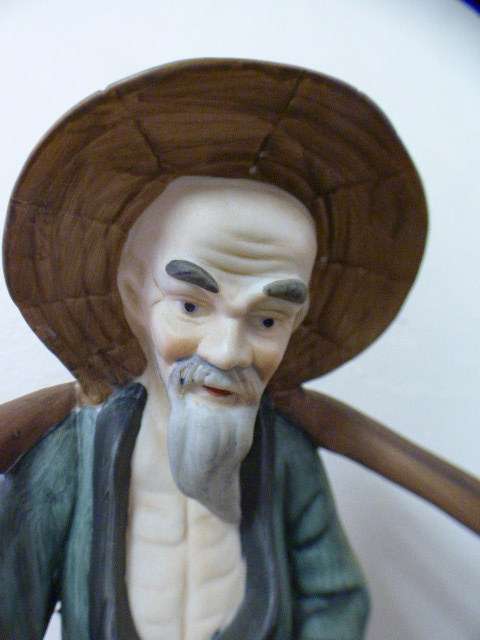 A lovely (large) ornamental ceramic display figurine of an elderly man in good condition!! RS17Sale