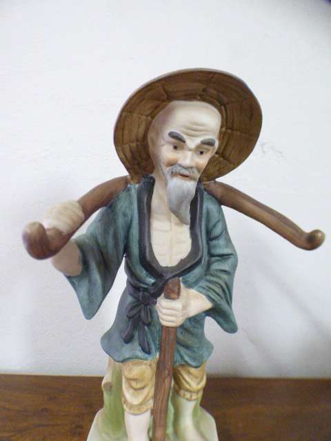 A lovely (large) ornamental ceramic display figurine of an elderly man in good condition!! RS17Sale