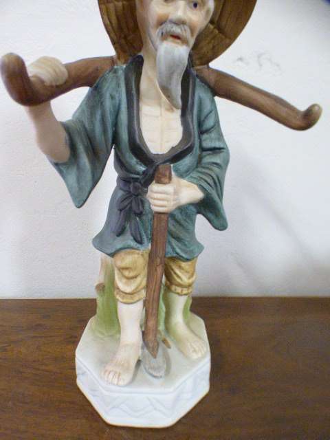 A lovely (large) ornamental ceramic display figurine of an elderly man in good condition!! RS17Sale
