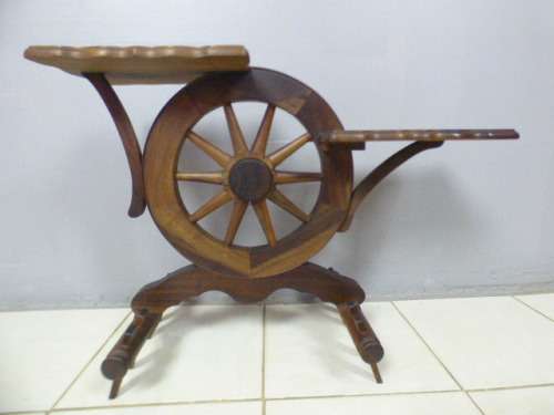 A gorgeous display table with a beautiful wagon wheel as the centre. Fantastic solid wood!!