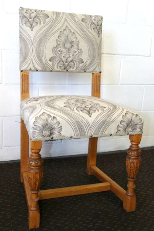 Absolutely spectacular oak 10-seater extendable dining room suite c/w magnificent upholstered chairs