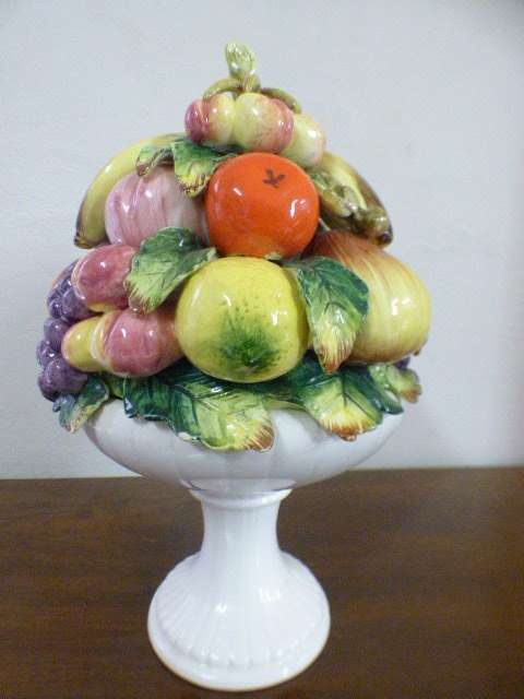 A wonderful, colourful stamped Capodimonte ceramic fruit bowl/ table display in great condition!