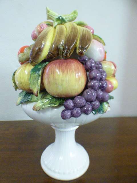 A wonderful, colourful stamped Capodimonte ceramic fruit bowl/ table display in great condition!