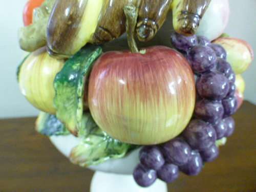 A wonderful, colourful stamped Capodimonte ceramic fruit bowl/ table display in great condition!