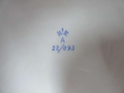 A wonderful, colourful stamped Capodimonte ceramic fruit bowl/ table display in great condition!