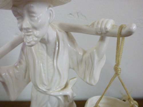 A lovely (large) ornamental ceramic display figurine of an elderly rice farmer in good condition!!