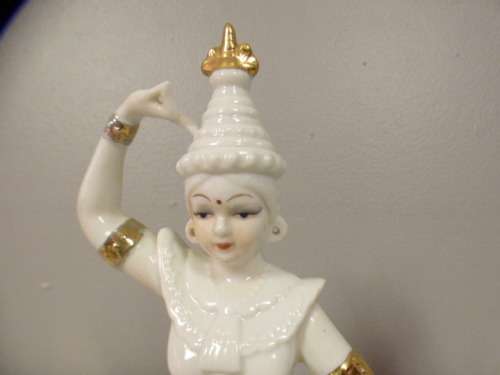 Two beautiful very ornate ornamental figurines of Thai dancers in fantastic condition!!