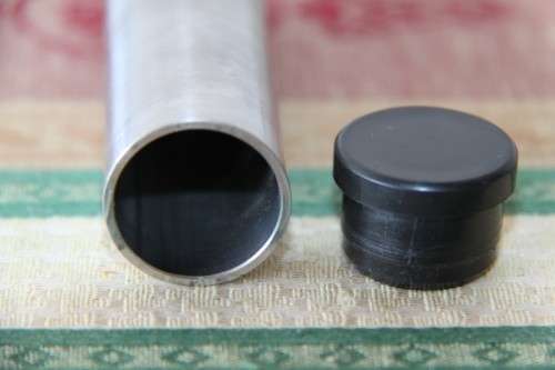 An elegant and stylish salt and pepper shaker set in stunning condition - RS17Sale