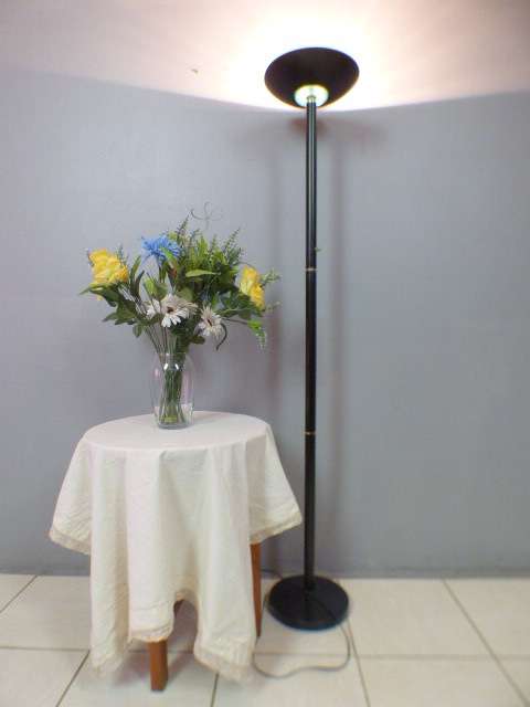 A stunning, modern 1.8m tall metallic floor lamp with a dimmer switch in great condition.