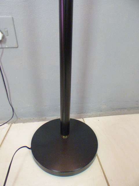 A stunning, modern 1.8m tall metallic floor lamp with a dimmer switch in great condition.
