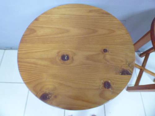 Two lovely round wooden occasional/ display/ side tables - perfect in your living areas!! Bid/table