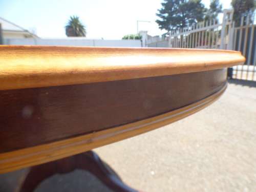 A fabulous vintage solid yellow wood & imbuia 6 seater dining room table, beautiful & elegant!!!
