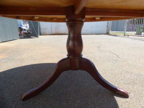 A fabulous vintage solid yellow wood & imbuia 6 seater dining room table, beautiful & elegant!!!