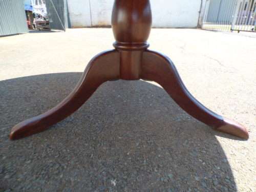 A fabulous vintage solid yellow wood & imbuia 6 seater dining room table, beautiful & elegant!!!