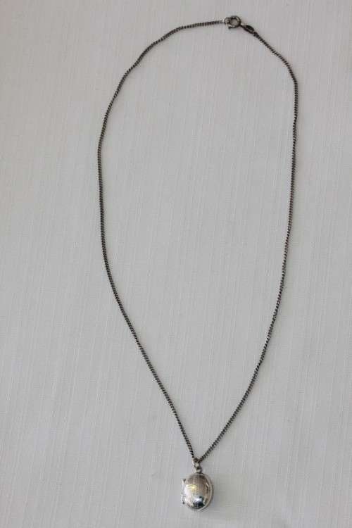 A stunning sterling silver (925) chain with a locket pendant and ornate detailing made in Italy