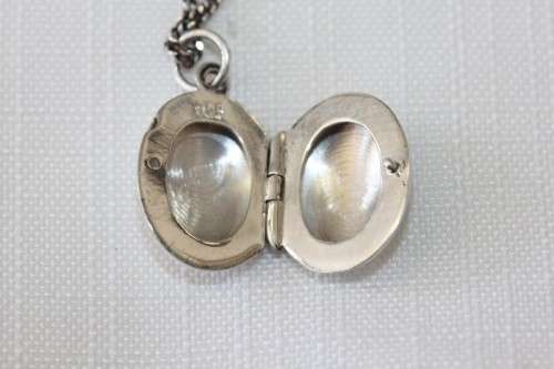 A stunning sterling silver (925) chain with a locket pendant and ornate detailing made in Italy