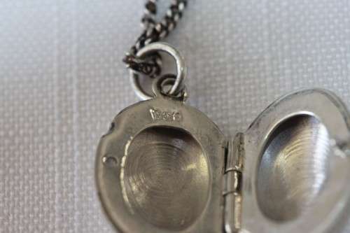 A stunning sterling silver (925) chain with a locket pendant and ornate detailing made in Italy