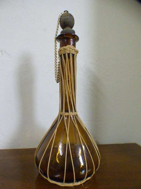 A stunning brown glass decanter with a chain cork stopper in fabulous condition! | RS17