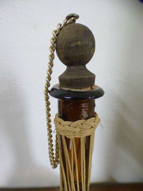 A stunning brown glass decanter with a chain cork stopper in fabulous condition! | RS17