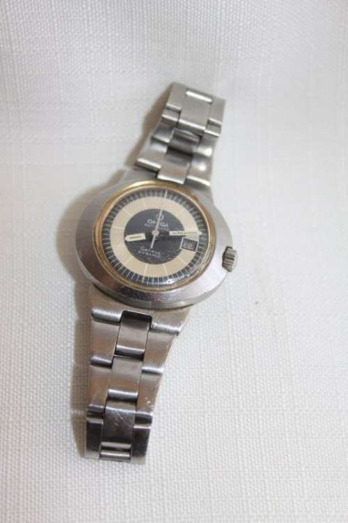 A superb vintage retro ladies "Omega" Geneve Dynamic stainless steel watch with date window