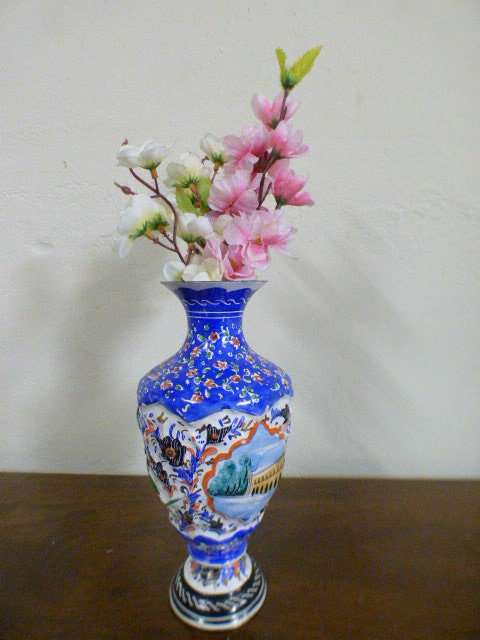A lovely blue and white metal posy vase. Gorgeous on its own or with flower clippings!! | RS17