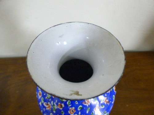 A lovely blue and white metal posy vase. Gorgeous on its own or with flower clippings!! | RS17