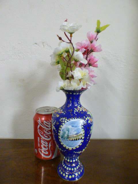 A lovely brightly coloured blue metal posy vase. Gorgeous on its own or with flower clippings | RS17