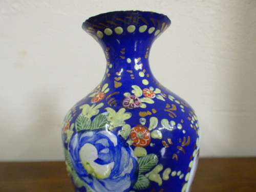 A lovely brightly coloured blue metal posy vase. Gorgeous on its own or with flower clippings | RS17