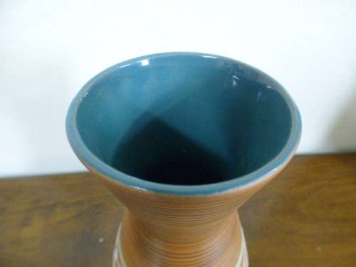 A beautiful large Austrian made ceramic vase. Gorgeous on its own or w/ large flower cuttings | RS17