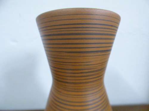 A beautiful large Austrian made ceramic vase. Gorgeous on its own or w/ large flower cuttings | RS17