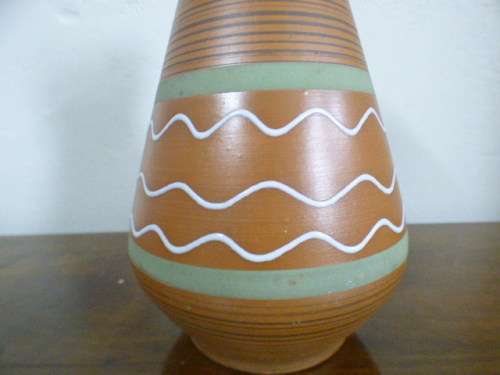 A beautiful large Austrian made ceramic vase. Gorgeous on its own or w/ large flower cuttings | RS17