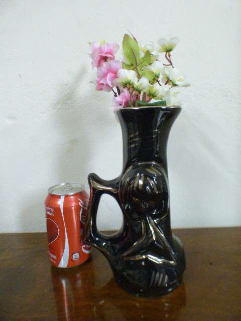 Beautiful black & gold ceramic vase. Gorgeous on its own or with medium sized flower cuttings!  RS17