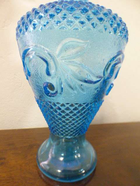 Lovely set of six glasses & a gorgeous blue glass decanter. Brighten up the bar! RS17