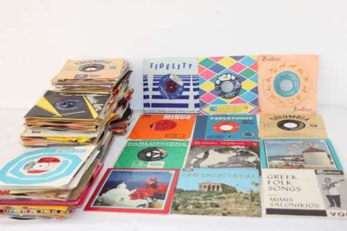 An absolutely massive collection of assorted 45 vinyls - over 200 very collectable vinyls! RS17