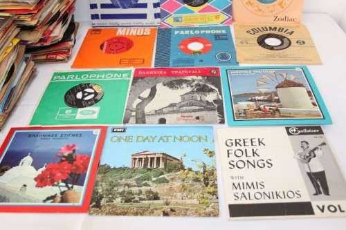 An absolutely massive collection of assorted 45 vinyls - over 200 very collectable vinyls! RS17