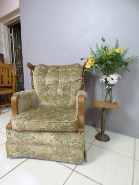 A gorgeous vintage upholstered arm chair, fantastic in a sun room, patio, porch! Rs17Sale