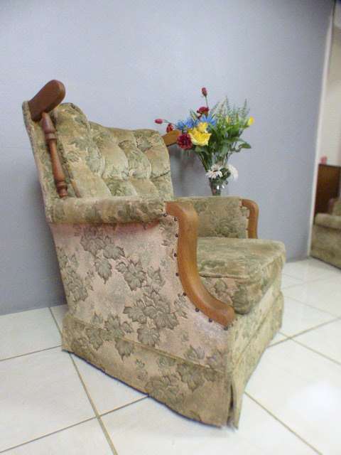 A gorgeous vintage upholstered arm chair, fantastic in a sun room, patio, porch! Rs17Sale