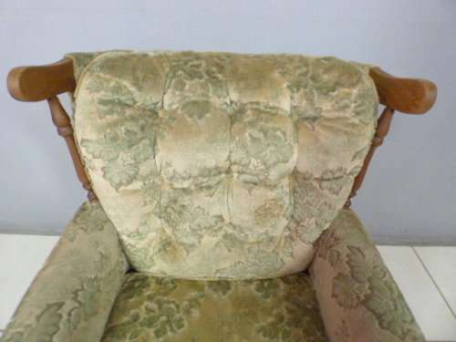 A gorgeous vintage upholstered arm chair, fantastic in a sun room, patio, porch! Rs17Sale