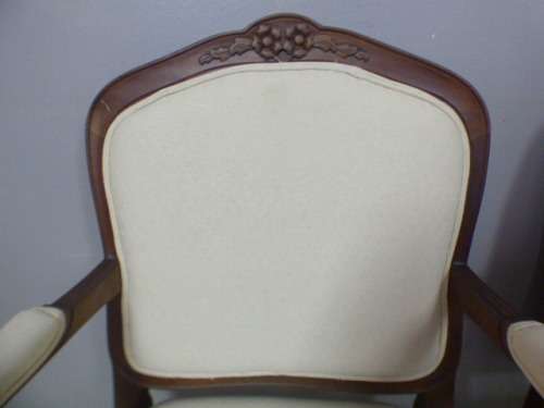 Two beautiful, elegant Queen Anne style arm chairs in great condition. Bid/chair