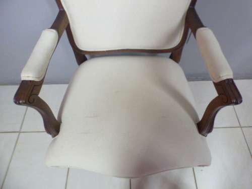 Two beautiful, elegant Queen Anne style arm chairs in great condition. Bid/chair