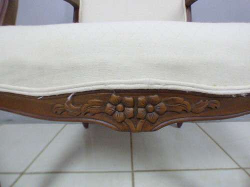 Two beautiful, elegant Queen Anne style arm chairs in great condition. Bid/chair