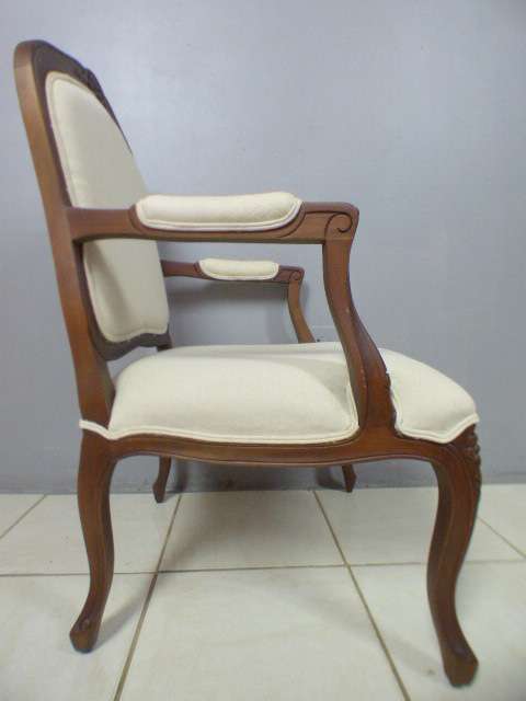 Two beautiful, elegant Queen Anne style arm chairs in great condition. Bid/chair