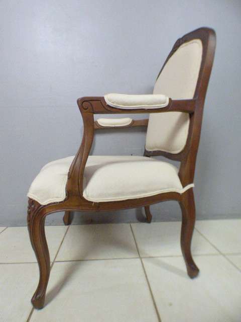 Two beautiful, elegant Queen Anne style arm chairs in great condition. Bid/chair