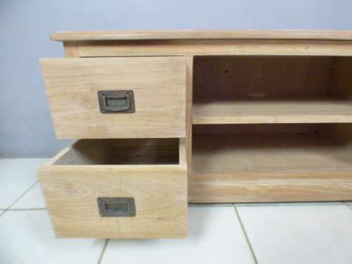 A stunning & very stylish tv stand with 4 drawers and place for your entertainment centre!!